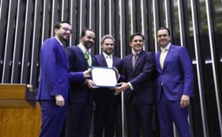 Entrega do Prêmio Mérito Legislativo. Dep. Lula da Fonte (PP - PE). Advogado Criminalista, Sergio Rodrigues Leonardo. Dep. Fred Costa (PRD - MG). Presidente da Câmara dos Deputados, Hugo Motta (REPUBLICANOS - PB).  Dep. Sergio Santos Rodrigues (PODE - MG)