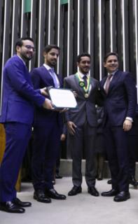Entrega do Prêmio Mérito Legislativo.  Dep. Lula da Fonte (PP - PE). Representantes da empresa Elytron Security Consultoria de Tecnologia S.A., João Lucas Melo Brázio e Felipe Tadeu da Silva. Presidente da Câmara dos Deputados, Hugo Motta (REPUBLICANOS - PB).