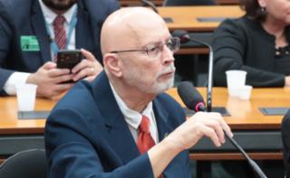 Homenagem à Arquitetura e Urbanismo e aos 65 anos de Brasília. Arquiteto, Henrique Marques Lins.