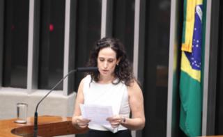 Homenagem aos 45 anos do curso de graduação em Odontologia da UnB. Coordenadora de Graduação do Departamento de Odontologia da Faculdade de Ciências da Saúde – ODT/FS/UnB, Aline Úrsula Rocha Fernades.