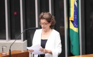 Homenagem aos 45 anos do curso de graduação em Odontologia da UnB. Professora Aposentada e Membro do Corpo Docente que formou a 1ª Turma do Curso de Odontologia da UnB - Departamento de Odontologia da Faculdade de Ciências da Saúde – ODT/FS/UnB, Haliana Dantas Mestrinho.