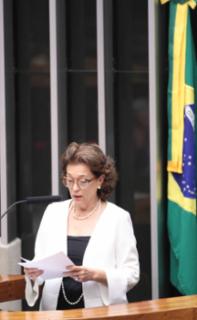 Homenagem aos 45 anos do curso de graduação em Odontologia da UnB. Professora Aposentada e Membro do Corpo Docente que formou a 1ª Turma do Curso de Odontologia da UnB - Departamento de Odontologia da Faculdade de Ciências da Saúde – ODT/FS/UnB, Haliana Dantas Mestrinho.