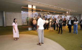 Visita ao Congresso Nacional com apresentação da edição especial do “Visite Encena”. Representando Ana Candanga, Tatiana Sá. Representando Antônio Candango, Daniel Landim.