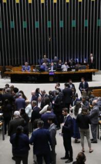 Discussão e votação de propostas legislativas.