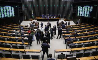 Discussão e votação de propostas legislativas.