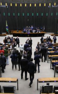 Discussão e votação de propostas legislativas.