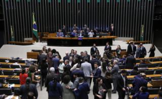 Discussão e votação de propostas legislativas.