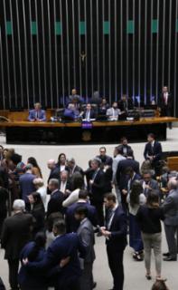 Discussão e votação de propostas legislativas.