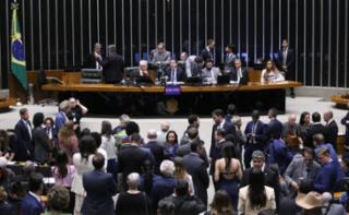 Discussão e votação de propostas legislativas.