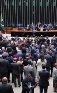 Discussão e votação de propostas legislativas.