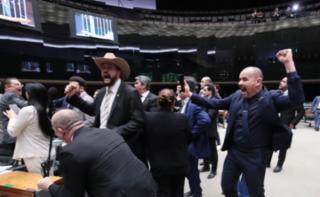 Discussão e votação de propostas legislativas.