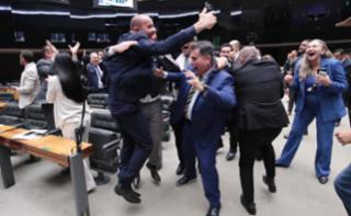 Discussão e votação de propostas legislativas.