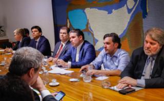 Reunião de Líderes. Dep. Claudio Cajado (PP-BA). Dep. Mauro Benevides Filho (PDT-CE). Presidente da Câmara dos Deputados, Hugo Motta (REPUBLICANOS - PB). Dep. Isnaldo Bulhões Jr. (MDB - AL). Dep. Renildo Calheiros (PCdoB - PE)