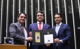 Homenagem à Associação Nacional dos Membros do Ministério Público. Dep. Junior Lourenço (PL-MA). Presidente da Associação Nacional dos Membros do Ministério Público – Conamp, Tarcísio Bonfim. Diretor de Administração, José Rorício Aguiar de Vasconcelos Júnior.