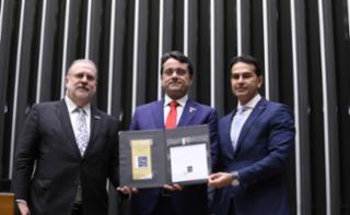 Homenagem à Associação Nacional dos Membros do Ministério Público. Procurador Geral da República de 2019-2023, Augusto Aras. 	Presidente da Associação Nacional dos Membros do Ministério Público – Conamp, Tarcísio Bonfim. Diretor de Administração, José Rorício Aguiar de Vasconcelos Júnior.