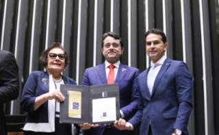 Homenagem à Associação Nacional dos Membros do Ministério Público. Presidente da Associação Nacional dos Membros do Ministério Público - Conamp, Norma Angélica Reis Cardoso. Presidente da Associação Nacional dos Membros do Ministério Público – Conamp, Tarcísio Bonfim. Diretor de Administração, José Rorício Aguiar de Vasconcelos Júnior.