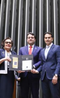 Homenagem à Associação Nacional dos Membros do Ministério Público. Presidente da Associação Nacional dos Membros do Ministério Público - Conamp, Norma Angélica Reis Cardoso. Presidente da Associação Nacional dos Membros do Ministério Público – Conamp, Tarcísio Bonfim. Diretor de Administração, José Rorício Aguiar de Vasconcelos Júnior.