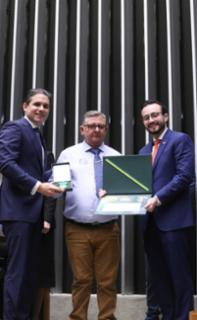 Outorga da Medalha Prefeitos pela Alfabetização das Crianças. Presidente da Câmara dos Deputados, Hugo Motta (REPUBLICANOS - ES). Representando o Município de Araguinha - MT, Valter Rubens e Dep. Lula da Fonte (PP - PE)