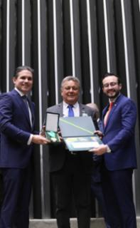 Outorga da Medalha Prefeitos pela Alfabetização das Crianças.  Presidente da Câmara dos Deputados, Hugo Motta (REPUBLICANOS - PB). Representando Francisco Dantas - RN, Hudson Pereira de Brito. Dep. Lula da Fonte (PP - PE)