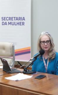 Seminário - A importância da implementação do Orçamento Sensível a Gênero e Raça. Advogada e Servidora Pública federal, Danielle Gruneich.