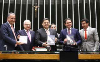 Destinada a inaugurar a 4ª Sessão Legislativa Ordinária da 57ª Legislatura. Ministro da Casa CIvil, Rui Costa. Ministro do Supremo Tribunal Federal do Brasil, Edson Fachin. Presidente do Senado Federal, Davi Alcolumbre (UNIÃO - AP). Presidente da Câmara dos Deputados, Hugo Motta (REPUBLICANOS - PB). Primeiro-Secretário, Dep. Carlos Veras (PT - PE).