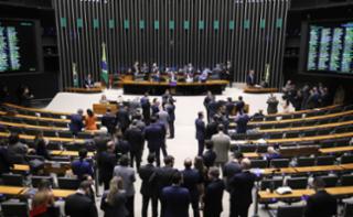 Discussão e votação de propostas legislativas.