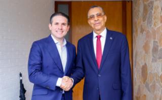 Reunião com membros da comitiva de Cabo Verde. Presidente da Câmara dos Deputados, Hugo Motta (REPUBLICANOS - PB). Ministro dos Negócios Estrangeiros, Cooperação e Integração Regional e Ministro das Comunidades de Cabo Verde, José Luís do Livramento Monteiro.