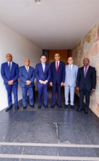 Reunião com membros da comitiva de Cabo Verde. Diretor, José Correia. Presidente da Câmara dos Deputados, Hugo Motta (REPUBLICANOS - PB). Ministro dos Negócios Estrangeiros, Cooperação e Integração Regional e Ministro das Comunidades de Cabo Verde, José Luís do Livramento Monteiro. Embaixador de Cabo Verde, Chantre D'Oliveira. Embaixador do Ministério dos Negócios Estrangeiros, Cooperação e Integração Regional MNECIR, Carlos Semedo.