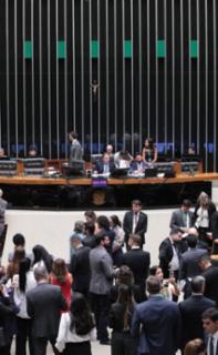 Discussão e votação de propostas legislativas.