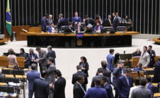 Discussão e votação de propostas legislativas.
