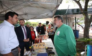 Feira de Orgânicos da Câmara dos Deputados. Dep. Carlos Veras (PT - PE) e Diretor-Geral da Câmara dos Deputados, Guilherme Barbosa Brandão.