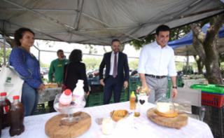 Feira de Orgânicos da Câmara dos Deputados. Diretor-Geral da Câmara dos Deputados, Guilherme Barbosa Brandão e Dep. Carlos Veras (PT - PE)