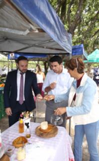 Feira de Orgânicos da Câmara dos Deputados. Diretor-Geral da Câmara dos Deputados, Guilherme Barbosa Brandão e Dep. Carlos Veras (PT - PE)