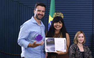 Premiação do Concurso de Vídeo - Pelo Fim da Violência contra mulher. Região Sul – Diretor de “Por trás da porta” (2025), João Orides Padilha Junior, Joaçaba/SC e Dep. Célia Xakriabá (PSOL - MG)