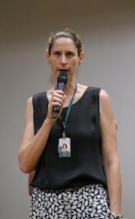 Cerimônia de encerramento de contrato e homenagem a Jovens Aprendizes. Diretora da Rádio Câmara, Verônica Lima.