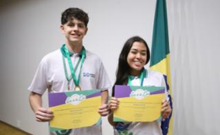 Cerimônia de encerramento de contrato e homenagem a Jovens Aprendizes. Pró adolescentes, João Phellipe e Beatriz Rodrigues