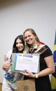 Cerimônia de encerramento de contrato e homenagem a Jovens Aprendizes. Pró adolescente, Anna Bandoli e Educadora Social da Renapsi, Sabrina Tavares