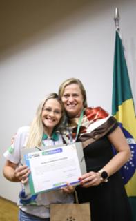Cerimônia de encerramento de contrato e homenagem a Jovens Aprendizes. Pró adolescente, Rafaella Borba e Educadora Social da Renapsi, Sabrina Tavares