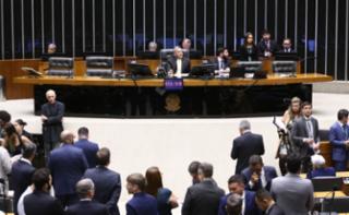 Discussão e votação de propostas legislativas.