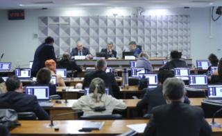 Leitura do relatório final. Dep. Alfredo Gaspar (UNIÃO - AL) e Senador, Carlos Viana (PODE - MG)