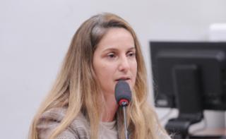 Audiência Pública - Relatório de Impacto da Causa Animal. Secretária Executiva do Grupo de Trabalho da FPA - Frente Parlamentar Ambientalista, Antoniana Ottoni.