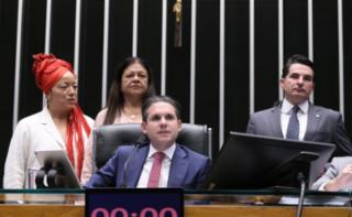 Discussão e votação de propostas legislativas. Dep. Daiana Santos (PCDOB-RS), Dep. Laura Carneiro (PSD-RJ), Presidente da Câmara dos Deputados, Hugo Motta (REPUBLICANOS - PB) e Dep. Gustinho Ribeiro (PP - SE)