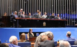 Promulgação da Emenda Constitucional nº 139/2026, que reconhece os Tribunais de Contas como órgãos permanentes e essenciais ao controle externo da administração pública.