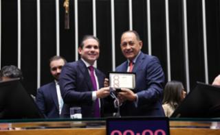 Sessão Solene - Homenagem aos 200 anos da Câmara dos Deputados. Presidente da Câmara dos Deputados, Hugo Motta (REPUBLICANOS - PB) e Ex-presidente da Câmara, João Paulo Cunha.