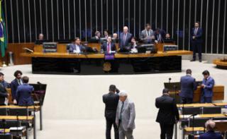 Discussão e votação de propostas legislativas.
