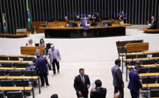 Discussão e votação de propostas legislativas.