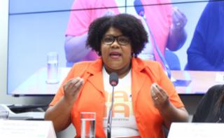 Audiência Pública – Tribuna das Mulheres. Representante do Movimento Autônomo de Mães - MAMA no Distrito Federal, Rosilene Silva da Costa.