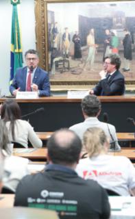 Audiência Pública -  Escuta de representantes de entidades sindicais e movimentos sociais. Dep. Alencar Santana (PT - SP) e Dep. Reginaldo Lopes (PT - MG)
