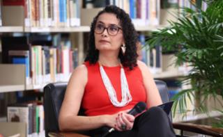 Bate-papo com a escritora do livro "Degola". Apresentadora, Mônica Montenegro.