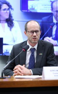 Audiência Pública - Aspectos jurídicos da criminalização da misoginia: direito nacional constitucionalidade e experiências internacionais. Conselheiro Político da Embaixada Britânica - Embaixada Britânica, Simon Fairweather.